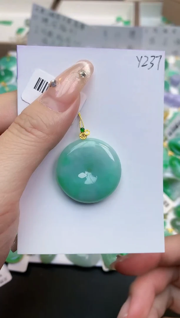 颈饰18K金镶嵌翡翠天然缅甸A货翡翠