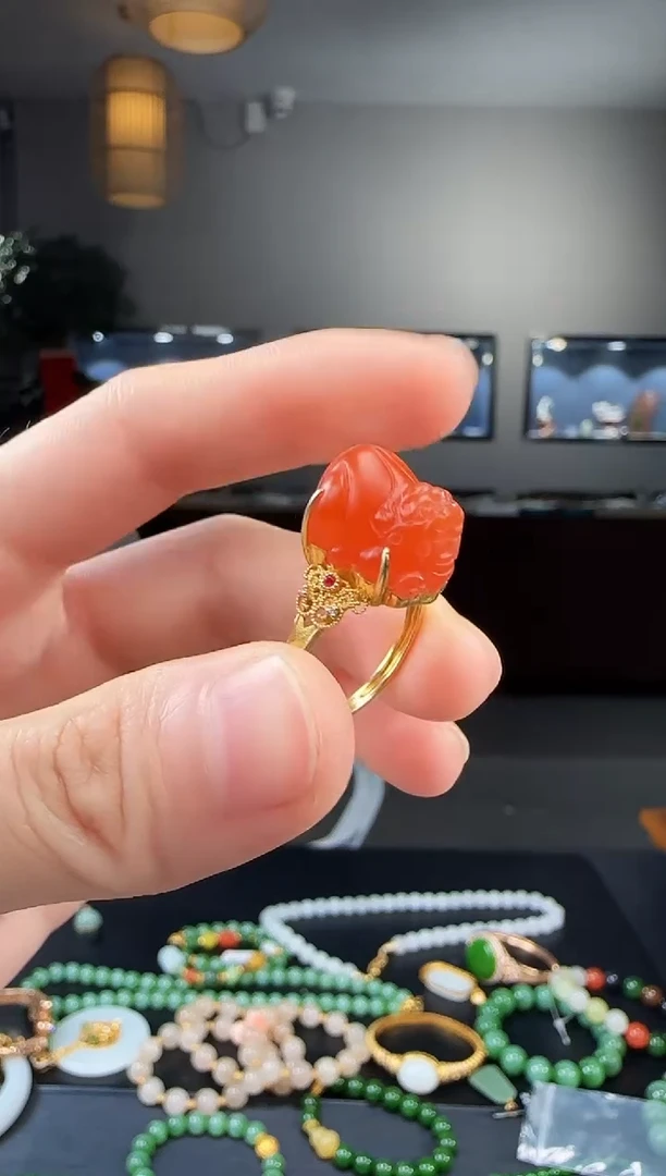 南红玛瑙18K金镶嵌戒指1