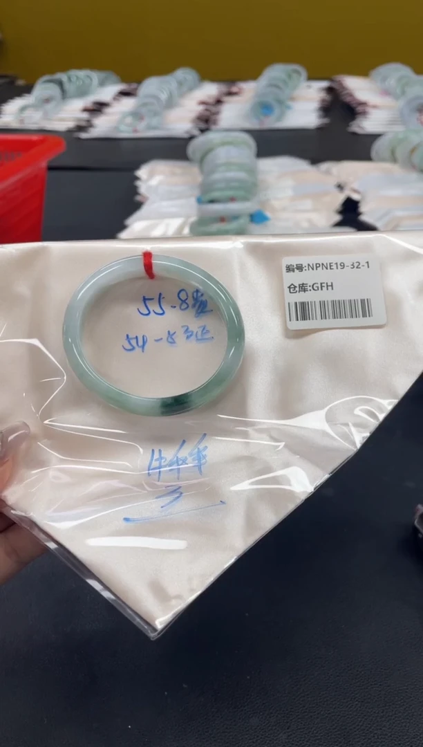 未镶嵌手镯翡翠翡翠手镯