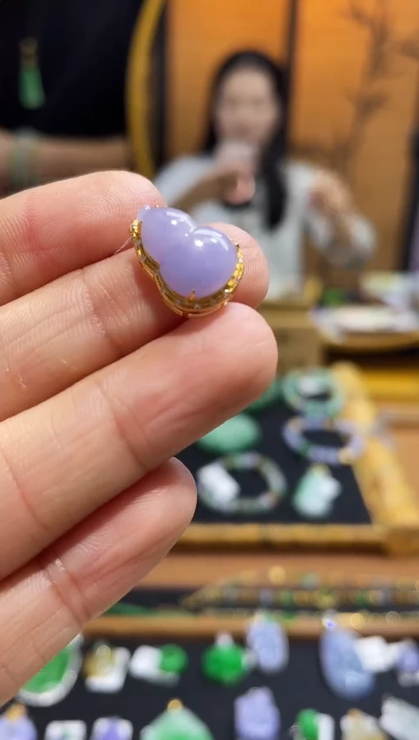 颈饰18K金镶嵌翡翠葫芦