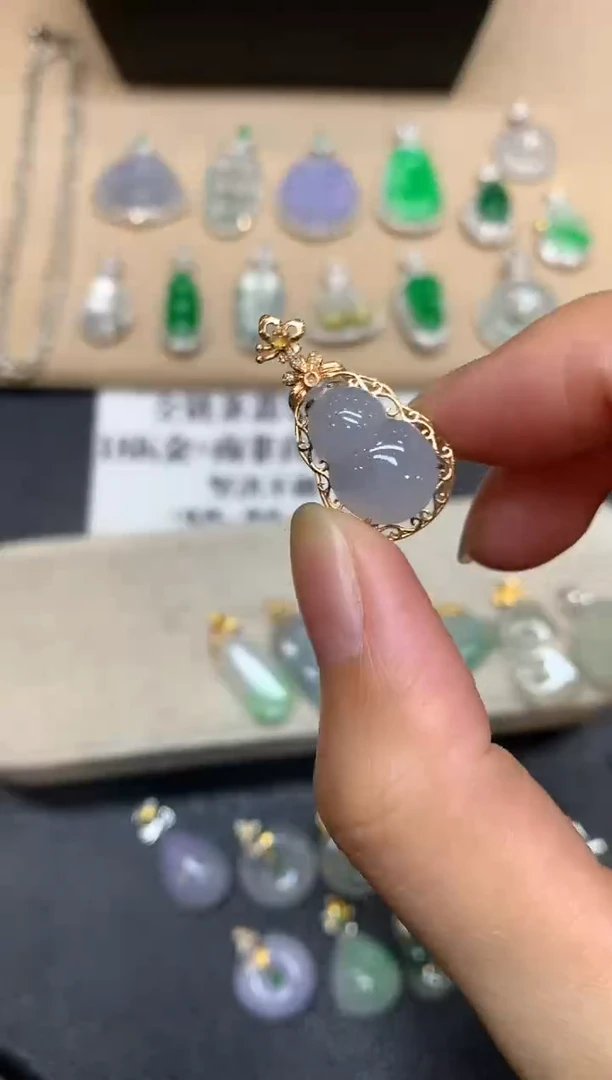 颈饰18K金镶嵌翡翠葫芦【无服务费