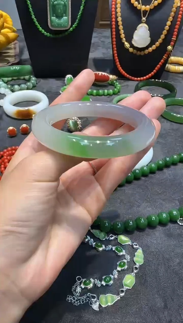 未镶嵌手镯和田玉1