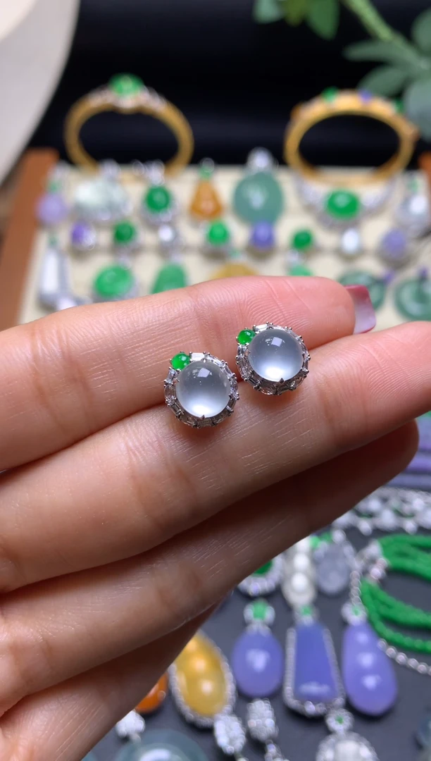 18K金镶嵌翡翠耳饰翡翠耳饰