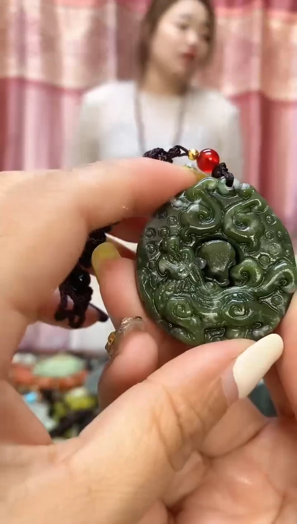 未镶嵌岫玉吊坠