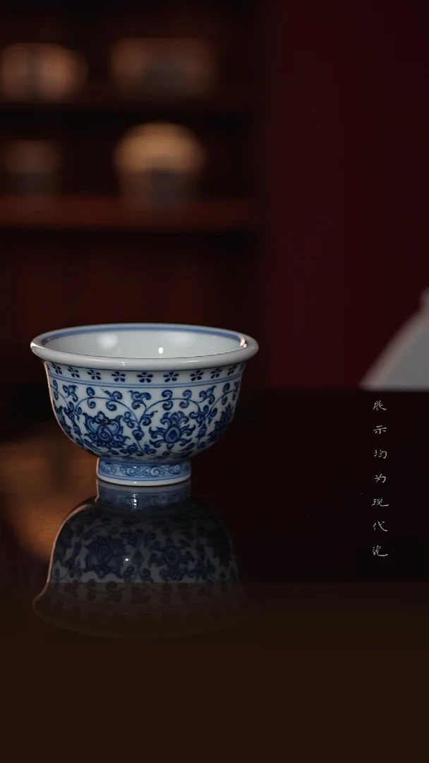 景德镇纯手绘青花缠枝压手