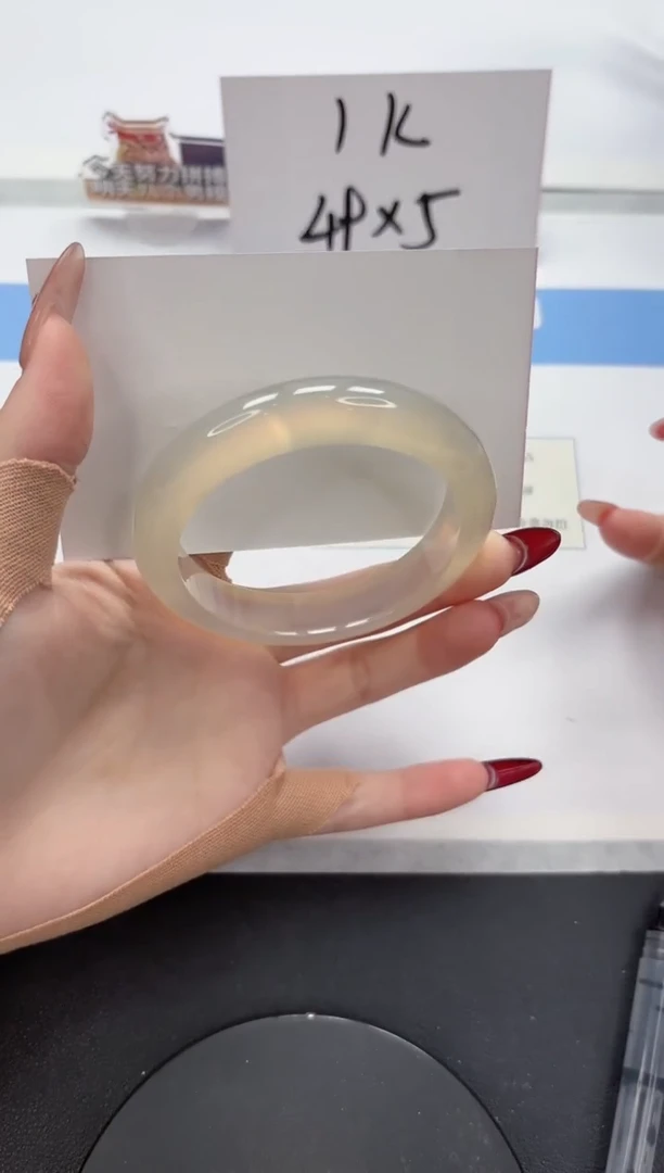 【闪购商品】石英质玉手镯未镶嵌A7-57.2