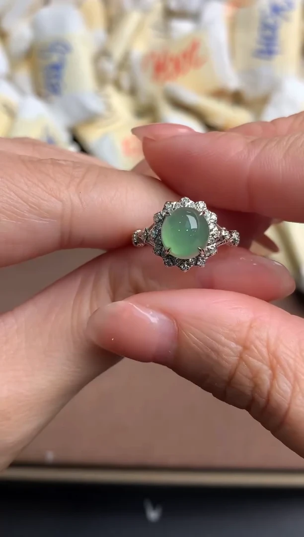 18K金镶嵌挂件翡翠一