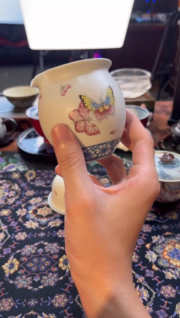111雲青素坊【福利款】青花斗彩蝴蝶钱公道杯