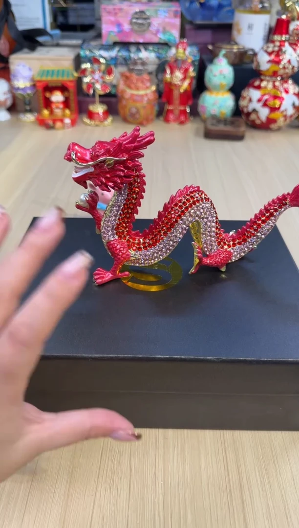 111七宝红色戏珠龙