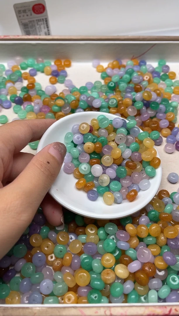 石英质玉散珠未镶嵌B202 三彩玉5*8mm30个9.9元