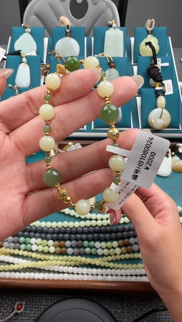 颈饰未镶嵌和田玉HB