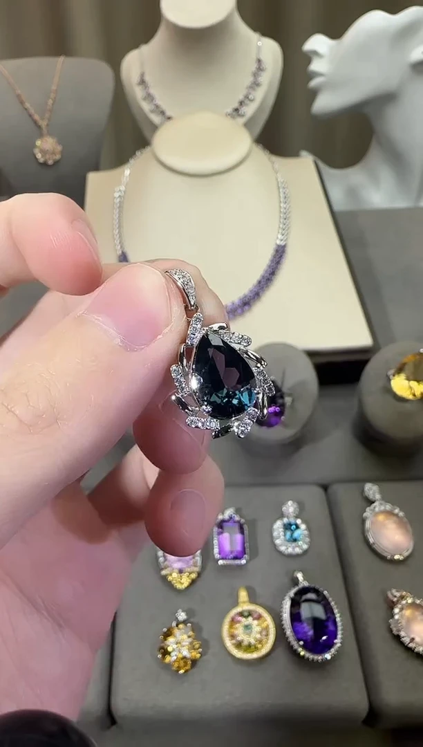 颈饰银S925镶嵌托帕石8*14mm伦敦蓝吊坠水滴款