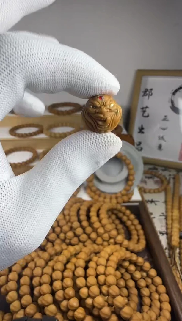 猴头核桃手串【郡艺出品】单颗镶嵌舔僧！