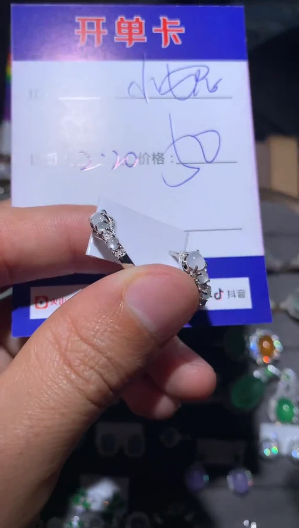 【闪购商品】翡翠耳饰银S925镶嵌泡芙小妮