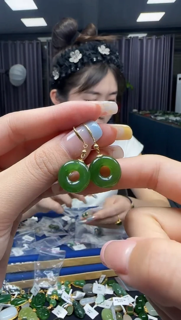 和田玉18K金镶嵌耳饰1