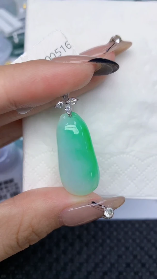 颈饰18K金镶嵌翡翠天然缅甸翡翠a货百元以上9元证书费自理