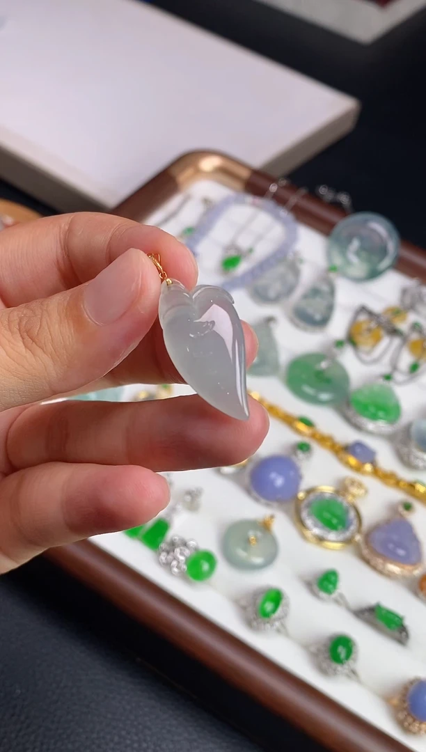 翡翠未镶嵌吊坠(不含链)1