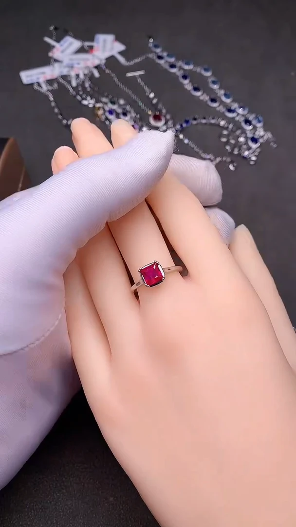 【闪购商品】红宝石戒指银S925镶嵌........