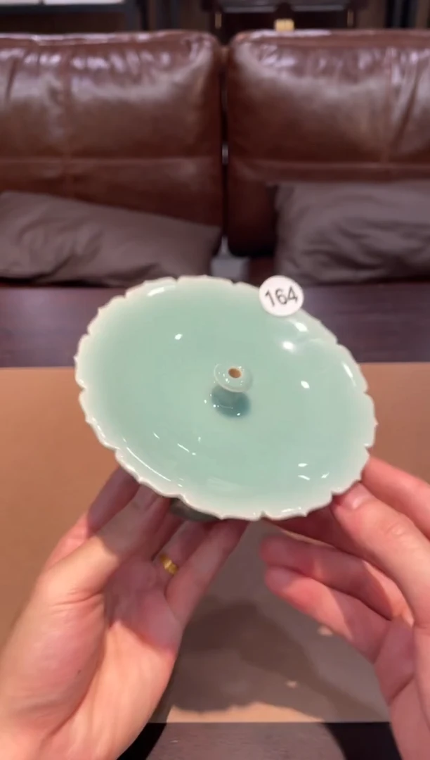 164窑承青瓷高足青莲香插