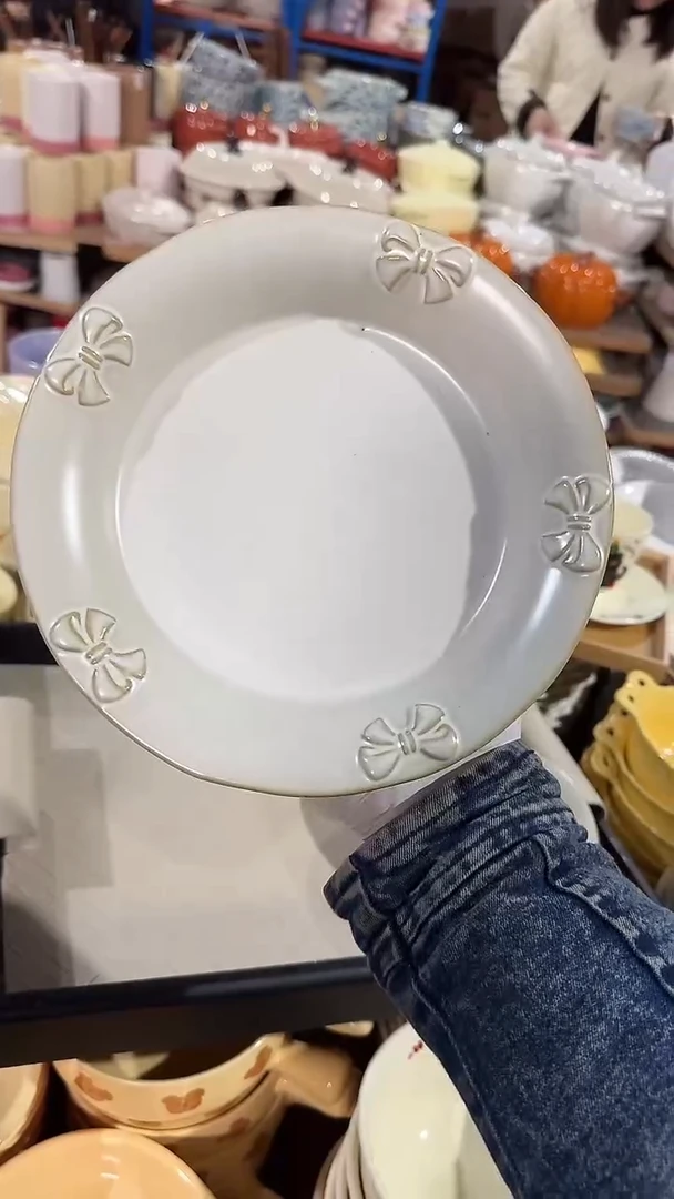 陶瓷蝴蝶结8英寸盘 微瑕凑满20元包邮