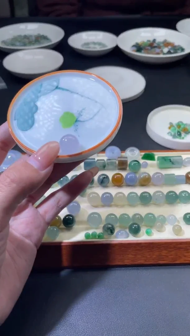 未镶嵌定制翡翠闲**月翡翠毛货