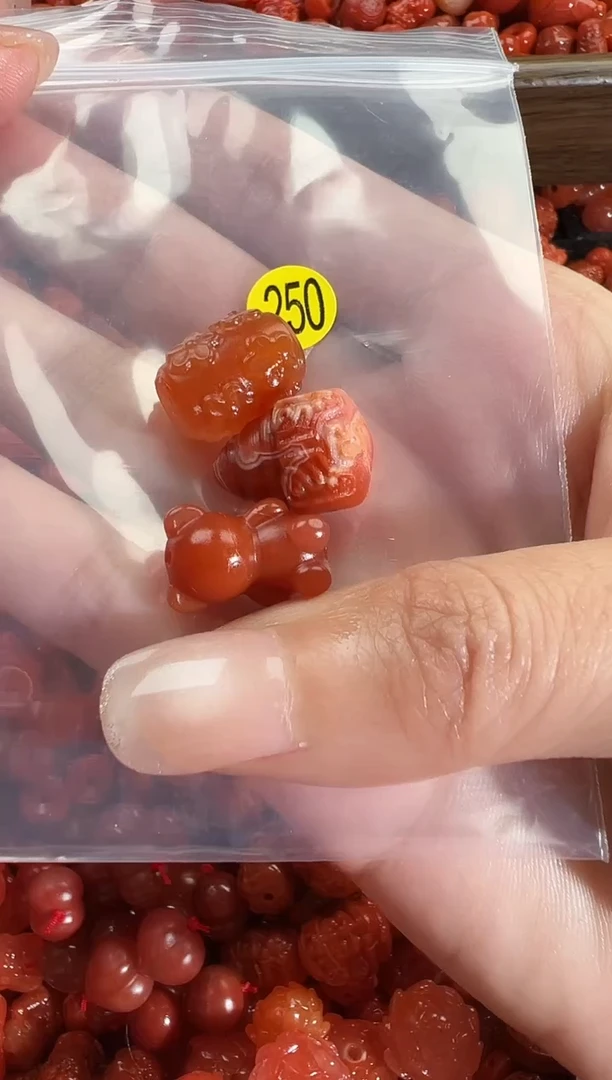 颈饰未镶嵌南红玛瑙1