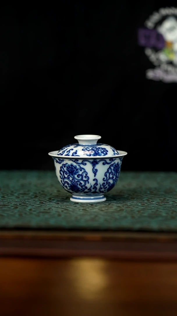 自*仿清青花团花两才盖碗
