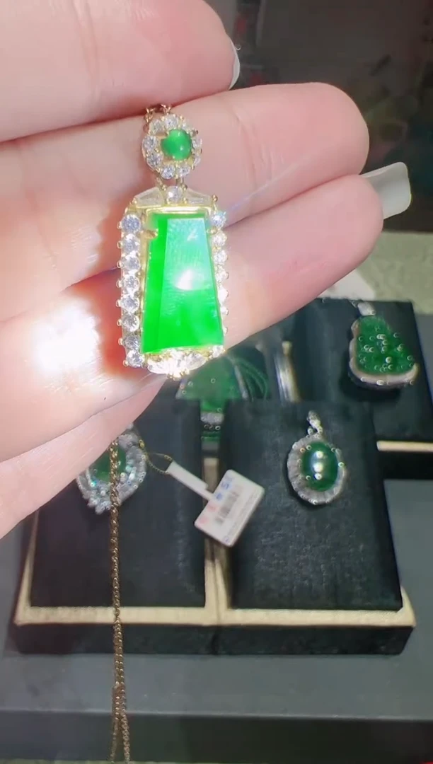 【闪购商品】翡翠颈饰合金202512347