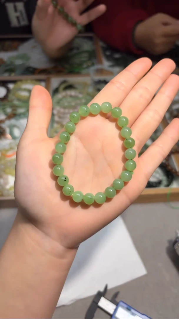 颈饰未镶嵌和田玉乌兰海苹果绿卡8