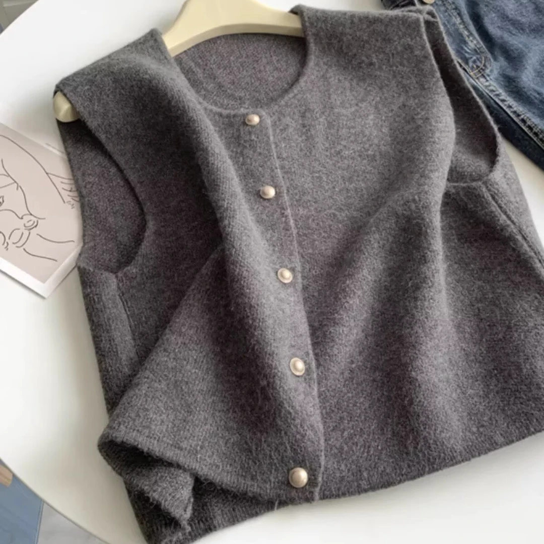 花倾慕针织马甲叠穿毛衣女秋冬季小金扣无袖坎肩针织开衫外搭9551