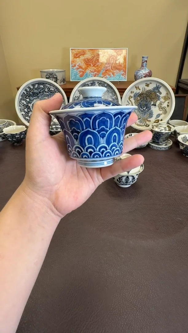 羿器窑莲瓣纹马蹄盖碗