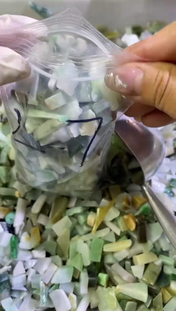 【闪购商品】翡翠颈饰未镶嵌天然翡翠小号500克27