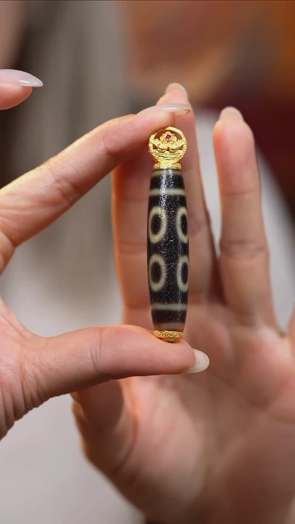 玛瑙/玉髓颈饰18K金镶嵌八y吊坠