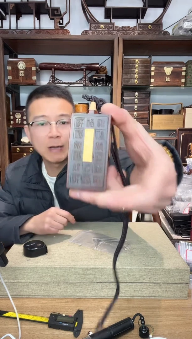 乌木类书架944小叶紫檀嵌黄杨佛龛挂牌  大关公