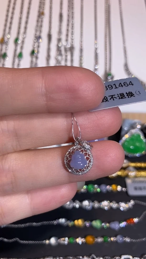 颈饰18K金镶嵌翡翠吊坠