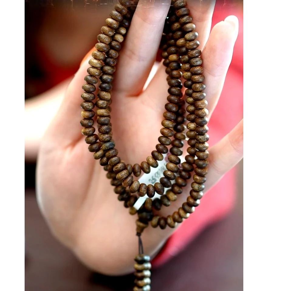 沉香蚁王--0.7大屿山黄奇楠长串