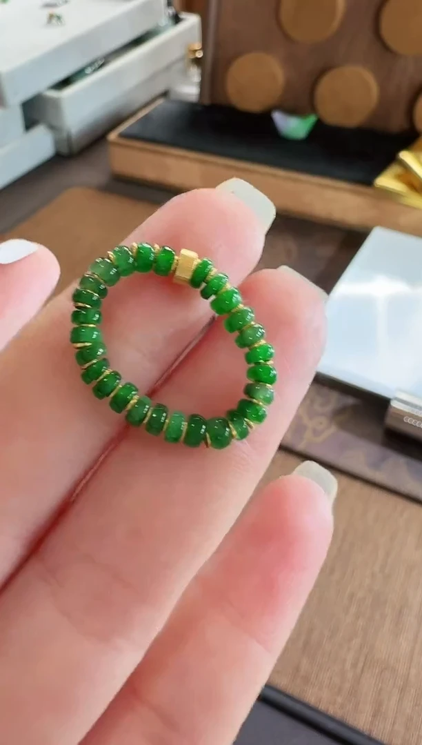 未镶嵌戒指翡翠戒指