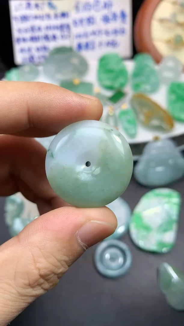 颈饰未镶嵌翡翠吊坠