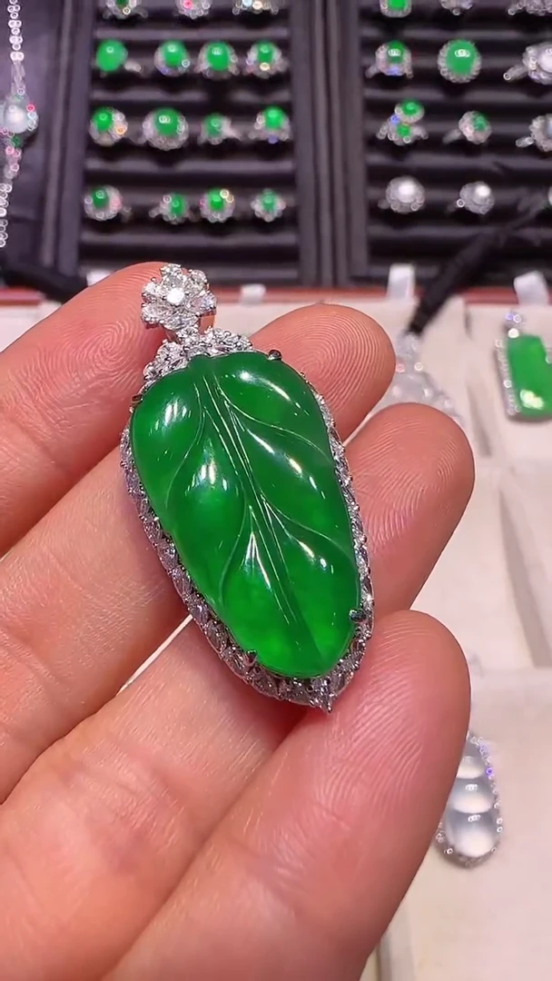 【闪购商品】翡翠颈饰18K金镶嵌树叶