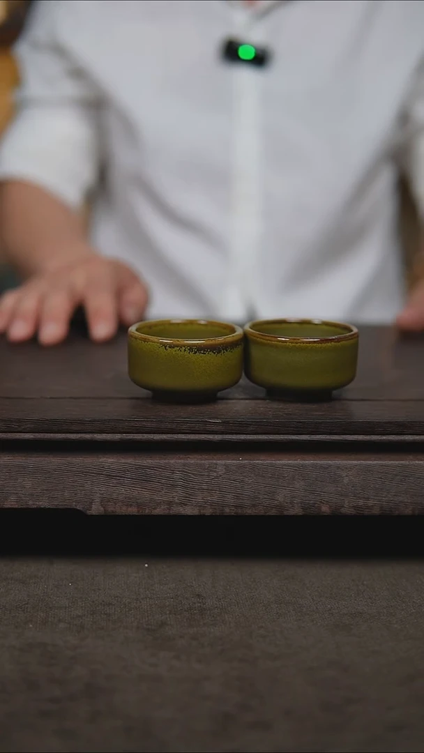 杯茶叶沫小唇口杯一对瑕