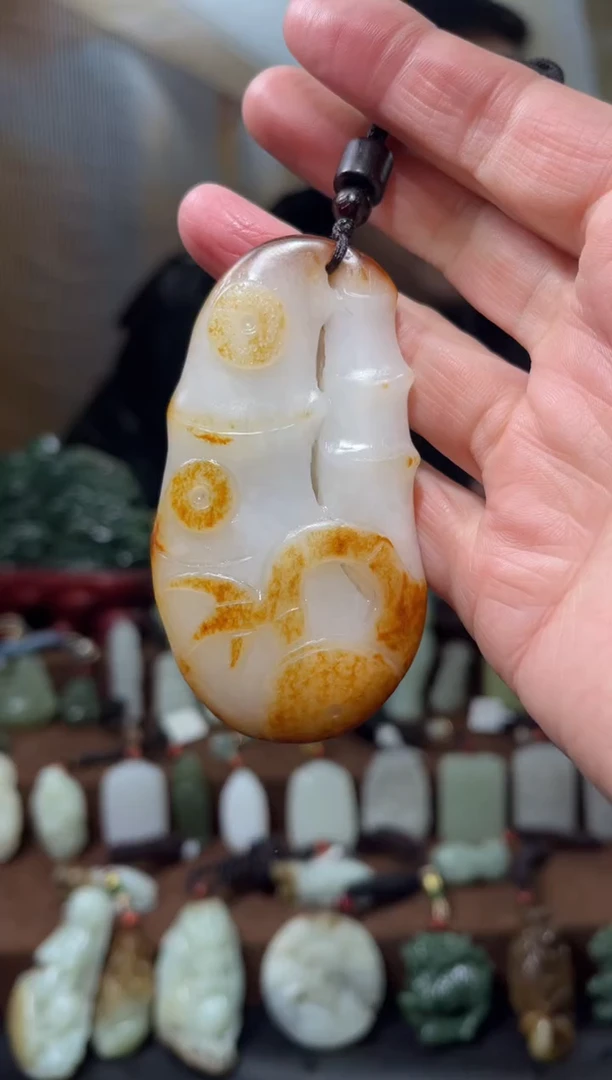 颈饰未镶嵌和田玉.