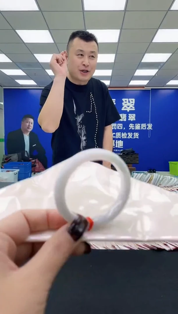 未镶嵌手镯翡翠多样性发其一