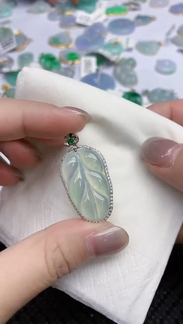 【闪购商品】翡翠颈饰18K金镶嵌天然翡翠A货