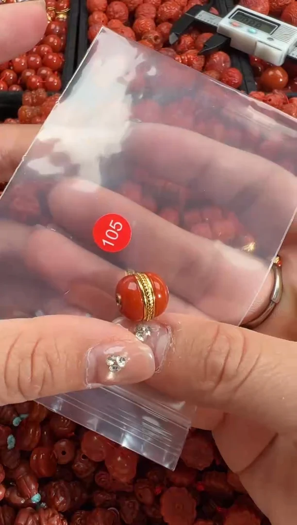 南红玛瑙未镶嵌颈饰1