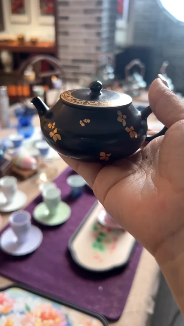 黑泥紫砂描金茶壶