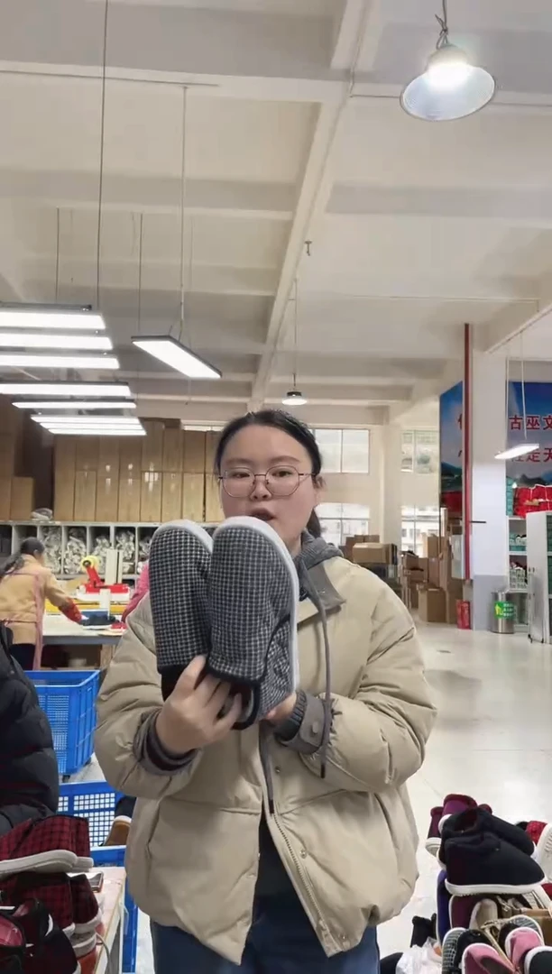 机纳底黑灰格棉鞋43码150号