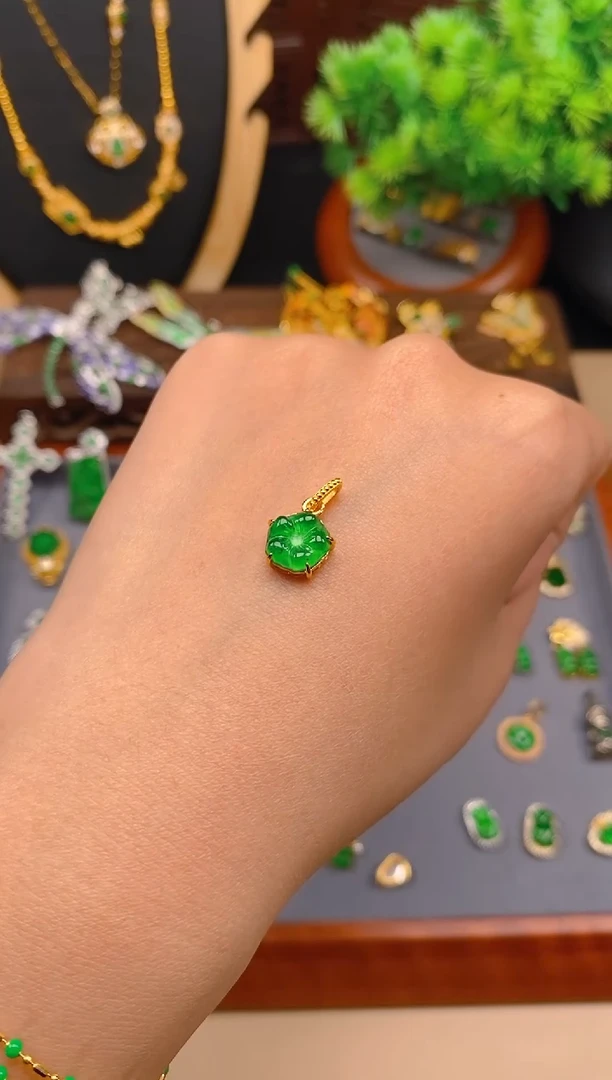 【闪购商品】翡翠吊坠(不含链)银S925镶嵌花花吊坠