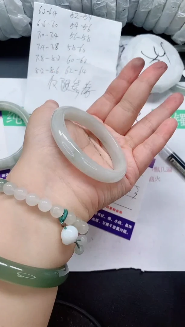 未镶嵌手镯石英质玉207/55-56
