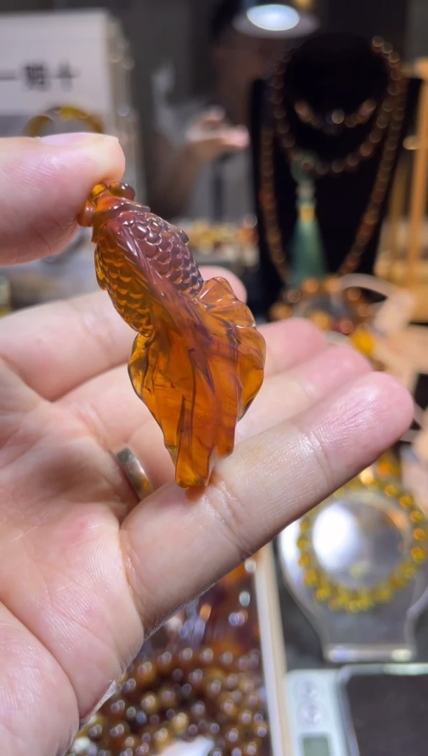 裸石琥珀未镶嵌棕珀 小金鱼