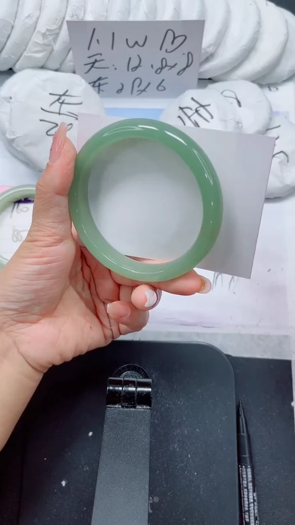 未镶嵌手镯石英质玉161-62.5